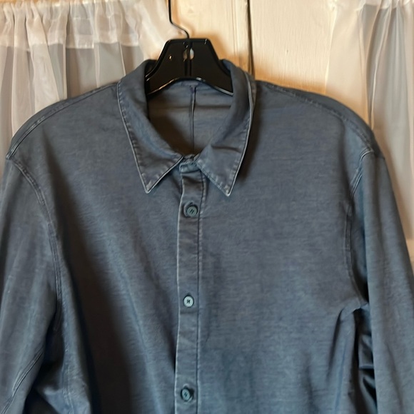Lululemon One Thing At A Time Commission Shirt Men’s Large Blue Button-Up